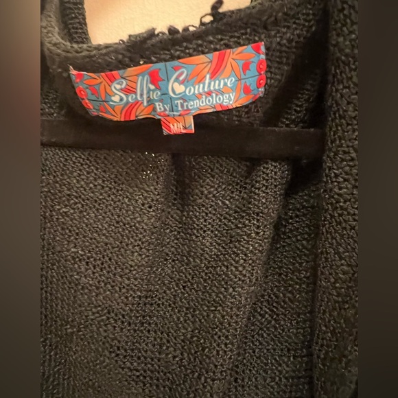 Chic Black Patterned Women's Cardigan - Picture 2 of 9